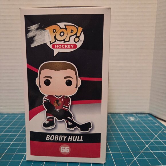 Funko POP NHL Hockey Chicago Black Hawks Bobby Hull 66 Vinyl Figure - Picture 4 of 6